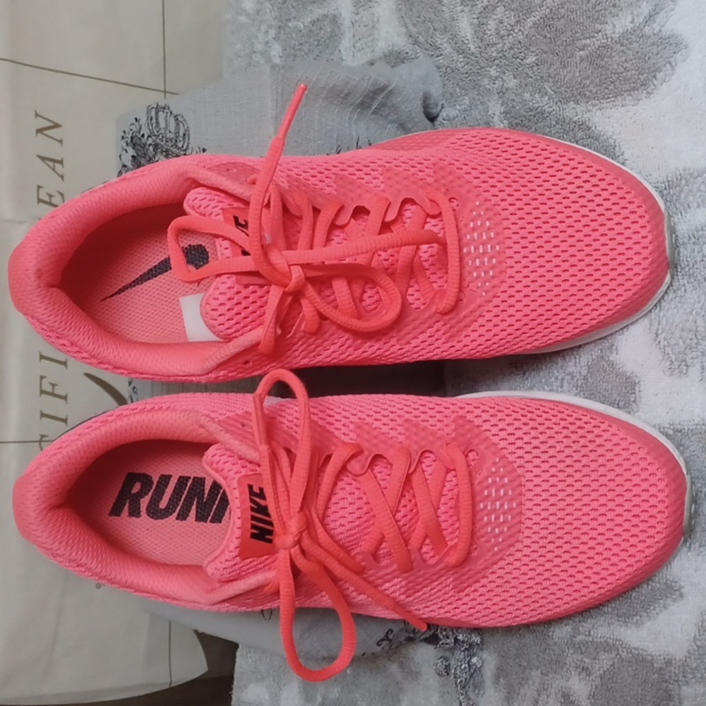 Nike Women's Pink Running Shoes - Picture 4 of 6